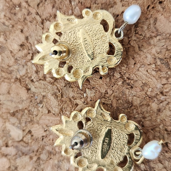 Vintage Avon Victorian Revival Brooch And Pierced Earring Set - Picture 4 of 7